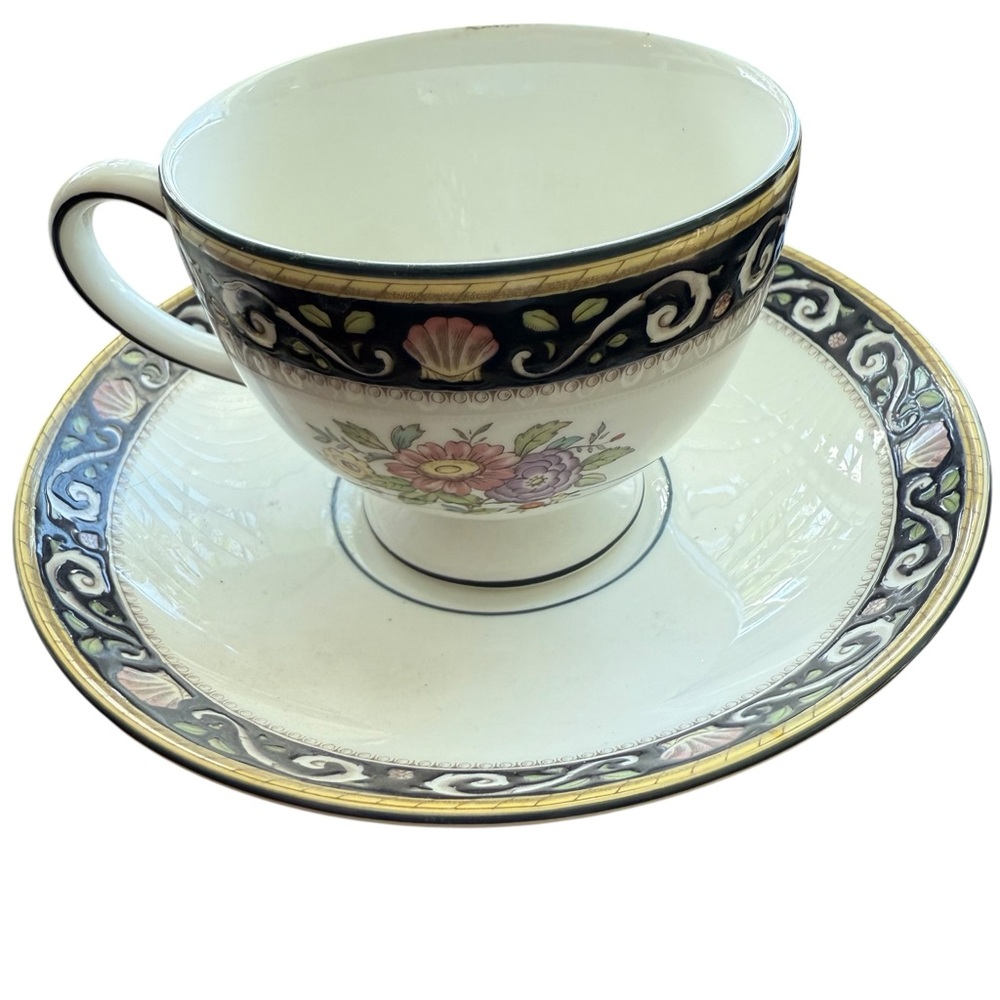 2 Wedgwood Runnymede Tea Cups and Saucers Bone China